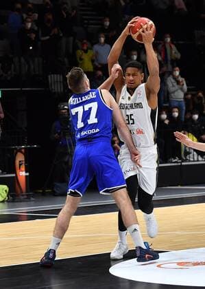 25.11.2021 - Basketball - Länderspiel - Qualifikation Weltmeisterschaft- World Cup European Qualifiers - Deutschland ( Germany ) vs Estland ( Estonia ) - - Kristian Kullamae (77, Estland ) Karim Jallow (35, Deutschland )