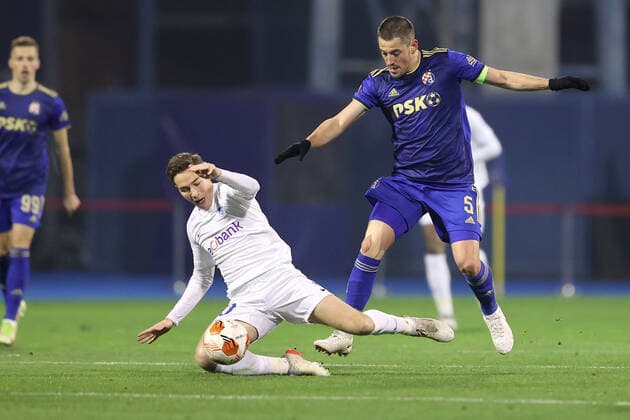 Dinamo Zagreb v KRC Genk: Group H - UEFA Europa League Carel Eiting of Genk and Arijan Ademi of Dinamo Zagreb in action during the UEFA Europa League group H match between Dinamo Zagreb and KRC Genk at Maksimir Stadium on November 25, 2021 in Zagreb, Croatia. MarkoxPrpic PIXSELL