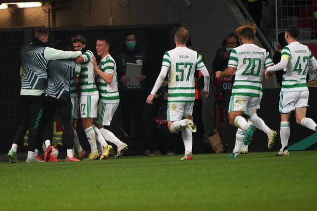25..11..2021, Fussball , Saison 21 22, Europa League ,Gruppenphase , Gruppen G, Bayer 04 Leverkusen - FC Celtic Glasgow Bayarena Leverkusen , ,FC Celtic Glasgow jubeln Foto Chai von der Laage UEFA regulations prohibit any use of photographs as image sequences and or quasi-video. EDITORIAL USE ONLY