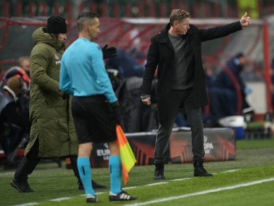 Russia Soccer Europa League Lokomotiv - Lazio 6704382 25.11.2021 Lokomotiv s head coach Markus Gisdol, right, reacts during the Europa League soccer match between Lokomotiv Moscow and Lazio Rome, in Moscow, Russia. Grigory Sysoev Sputnik Moscow Russia  Copyright: xGrigoryxSysoevx