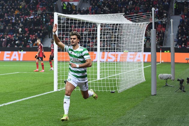 Fußball Europa League Gruppenphase 5. Spieltag Bayer 04 Leverkusen - Celtic Glasgow am 25.11.2021 in der BayArena in Leverkusen Torjubel zum 1:2 durch Jota ( Glasgow )