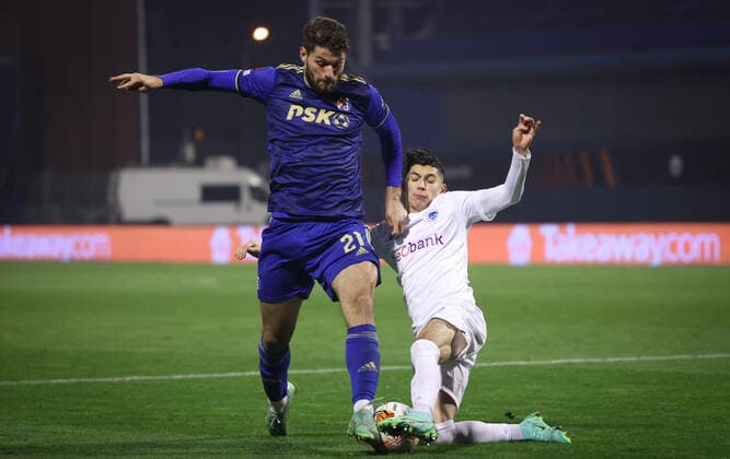 Dinamo s Bruno Petkovic and Genk s Gerardo Arteaga fight for the ball during a soccer game between Croatian Dynamo Zagreb and Belgian KRC Genk, Thursday 25 November 2021 in Zagreb, Croatia, on the fifth day (out of six) in Group H of the UEFA Europa League group stage. VIRGINIExLEFOUR  x3143382x