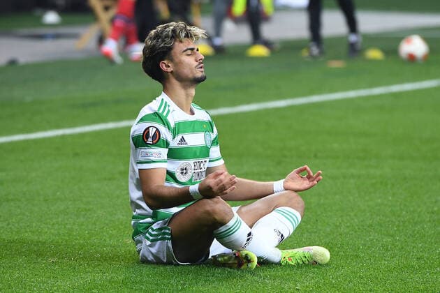Sport Bilder des Tages Fußball Europa League Gruppenphase 5. Spieltag Bayer 04 Leverkusen - Celtic Glasgow am 25.11.2021 in der BayArena in Leverkusen Torjubel zum 1:2 durch Jota ( Glasgow )