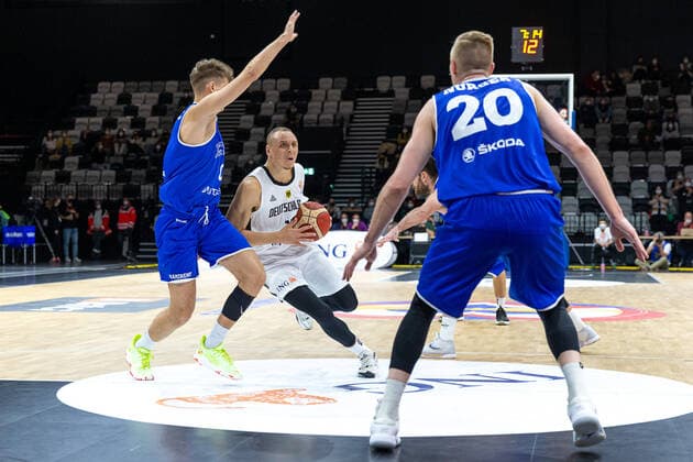 Robin Amaize (Deutschland, 16) Deutschland vs. Estland, Basketball, WM Qualifikation 2023, Gruppe D, 25.11.2021 Foto:EIBNER Guener Santemiz Deutschland vs. Estland, Basketball, WM Qualifikation 2023, Gruppe D, 25.11.2021 Nuernberg Copyright: xEIBNER GuenerxSantemizx EP_GSZ
