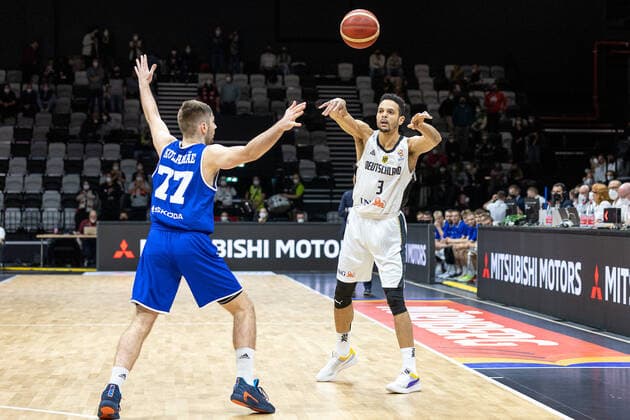 Kristian Kullamae (Estland, 77), Dominic Lockhart (Deutschland, 03) Deutschland vs. Estland, Basketball, WM Qualifikation 2023, Gruppe D, 25.11.2021 Foto:EIBNER Guener Santemiz Deutschland vs. Estland, Basketball, WM Qualifikation 2023, Gruppe D, 25.11.2021 Nuernberg Copyright: xEIBNER GuenerxSantemizx EP_GSZ