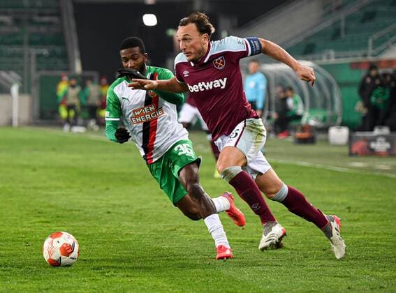 Mandatory Credit: Photo by Simon Dael Shutterstock (12617584cb) Kelvin Arase of Rapid Vienna and Mark Noble of West Ham Rapid Vienna v West Ham United, UEFA Europa League, Group H, Football, Weststadion, Vienna, Austria - 25 Nov 2021 EDITORIAL USE ONLY No use with unauthorised audio, video, data, fixture lists, club league logos or live services. Online in-match use limited to 120 images, no video emulation. No use in betting, games or single club league player publications. Rapid Vienna v West Ham United, UEFA Europa League, Group H, Football, Weststadion, Vienna, Austria - 25 Nov 2021 EDITORIAL USE ONLY No use with unauthorised audio, video, data, fixture lists, club league logos or live services. Online in-match use limited to 120 images, no video emulation. No use in betting, games or single club league player publications. Copyright: xSimonxDael Shutterstockx 12617584cb
