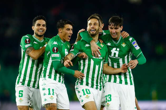 ESP: Real Betis-Ferencvaros. UEFA Europa League Sergio Canales of Real Betis celebrates his goal with his teammates during the UEFA Europa League match between Real Betis and Ferencvaros TC played at Benito Villamarin Stadium on November 25, 2021 in Sevilla, Spain. kpng Copyright: xAntonioxPozox xPRESSINPHOTOx AP_211125_012