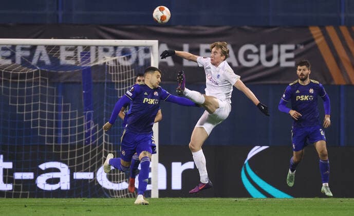 Genk s Kristian Thorstvedt fights for the ball during a soccer game between Croatian Dynamo Zagreb and Belgian KRC Genk, Thursday 25 November 2021 in Zagreb, Croatia, on the fifth day (out of six) in Group H of the UEFA Europa League group stage. VIRGINIExLEFOUR  x3143404x
