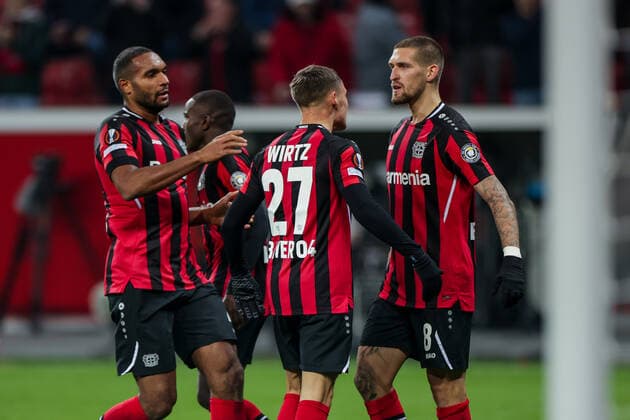 25.11.2021, Fussball, Saison 2021 2022, Europa League, 5. Spieltag, Bayer 04 Leverkusen - Celtic Glasgow, Die Spieler von Bayer Leverkusen bejubeln den Treffer zum 2:2 durch Robert Andrich (Bayer 04 Leverkusen). Foto: Dennis Ewert RHR-FOTO Leverkusen BayArena NRW Deutschland xRHR-FOTO DEx