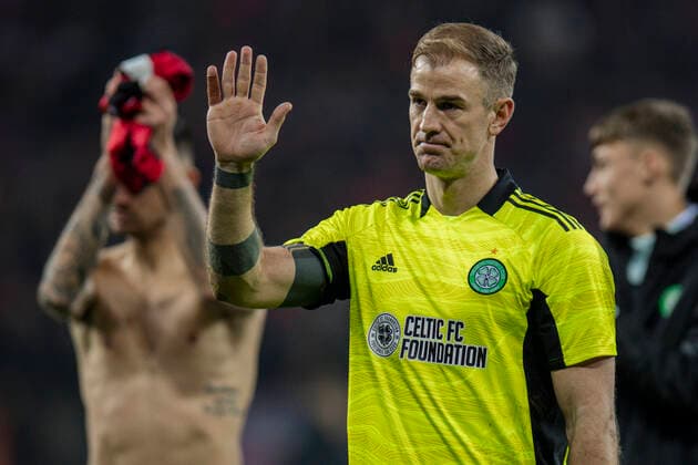 Fußball: UEFA Europa League, 5. Spieltag, Bayer 04 Leverkusen - Celtic Glasgow am 25.11.2021 in Leverkusen (Nordrhein-Westfalen). Schlussjubel, Glasgow s Joe Hart Enttäuschung, Mimik, UEFA REGULATIONS PROHIBIT ANY USE OF PHOTOGRAPHS AS IMAGE SEQUENCES AND OR QUASI-VIDEO. Copyright: xChristopherxNeundorfx