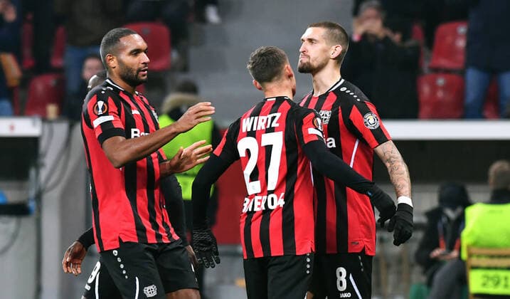 Fussball, UEFA Europa League, Herren, Saison 2021 2022, Gruppe G, 5. Spieltag, BayArena Leverkusen, Bayer Leverkusen (schwarz) - Celtic Glasgow (weiss); Jubel Robert Andrich (LEV) nach seinem Tor zum 2:0. Jubel, Freude, Aktion. UEFA REGULATIONS PROHIBIT ANY USE OF PHOTOGRAPHS AS IMAGE SEQUENCES AND OR QUASI-VIDEO.