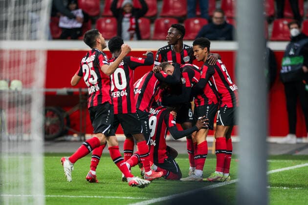 25.11.2021, Fussball, Saison 2021 2022, Europa League, 5. Spieltag, Bayer 04 Leverkusen - Celtic Glasgow, Die Spieler von Bayer Leverkusen bejubeln den Treffer zum 3:2 durch Moussa Diaby (Bayer 04 Leverkusen). Foto: Dennis Ewert RHR-FOTO Leverkusen BayArena NRW Deutschland xRHR-FOTO DEx