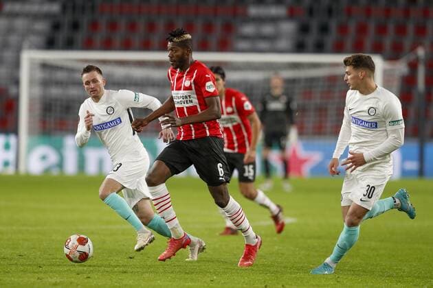 EINDHOVEN - 25-11-2021, Philips stadion. Europa League, season 2021-2022. during the match PSV - Sturm Graz. Sturm Graz player Jakob Jantscher, PSV player Ibrahim Sangare, Sturm Graz player Ivan Ljubic PSV - Sturm Graz  x14465080x Copyright: