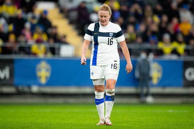 211125 Anna Westerlund of Finland looks dejected during the FIFA Women s World Cup Qualifier football match between Sweden and Finland on November 25, 2021 in Göteborg. Photo: Michael Erichsen BILDBYRAN COP 89 CS0237 bbeng dam fifa women s world cup qualifier finland football fotball fotboll kval qualifier soccer sverige sweden vm-kval depp Copyright: MICHAELxERICHSEN BB211125MI087