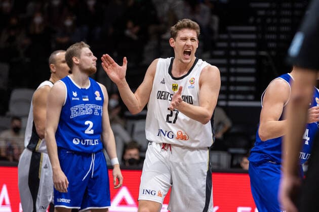 Basketball Nürnberg 25.11.2021 FIBA World Cup European Qualifiers Deutschland (GER) - Estland (EST) Patrick Heckmann (Deutschland, No.27)