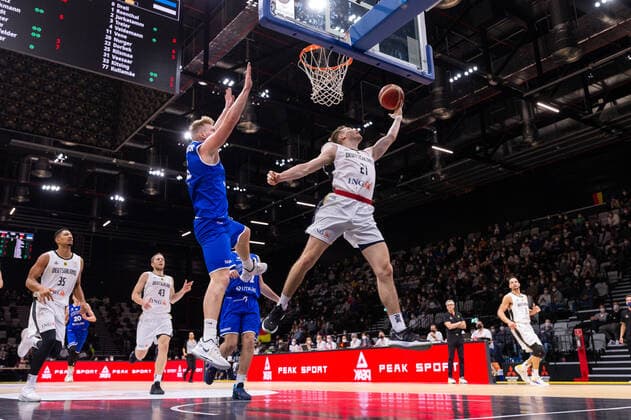 Basketball Nürnberg 25.11.2021 FIBA World Cup European Qualifiers Deutschland (GER) - Estland (EST) Justus Hollatz (Deutschland, No.21)