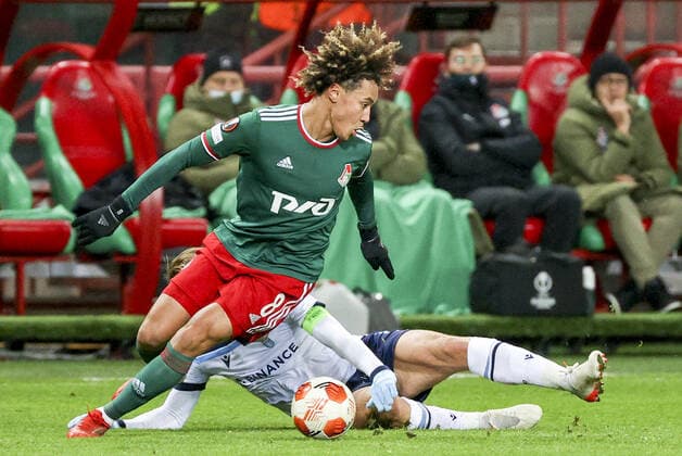 MOSCOW, RUSSIA - NOVEMBER 25, 2021: Lokomotiv Moscow s Alexis Beka Beka is in action in the 2021 22 UEFA Europa League Group E football match against Lazio at RZD Arena. Anton Novoderezhkin TASS  TS11962C