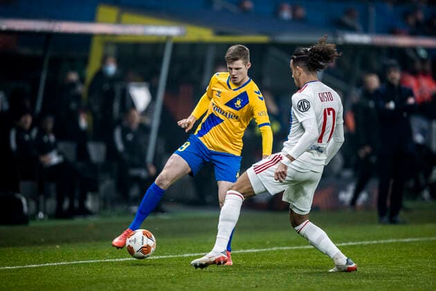 Broendby IF v Lyon, UEFA Europa League, Broendby, Denmark Broendby, Denmark. 25th, November 2021. Malo Gusto (17) of Lyon and Morten Frendrup (19) of Broendby IF seen during the UEFA Europa League match between Broendby IF and Lyon at Broendby Stadion in Broendby. Brondby Denmark  Copyright: xGonzalesxPhoto LassexLagonix