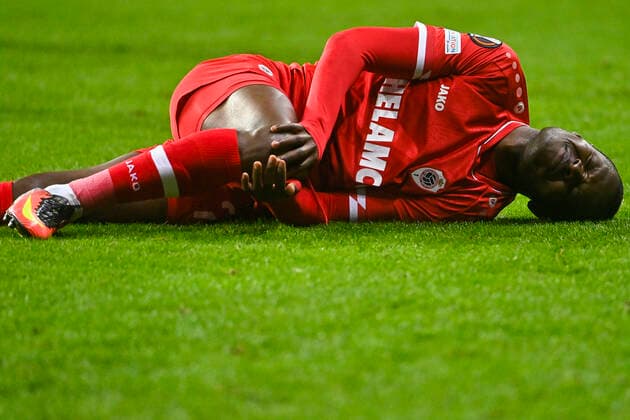 Antwerp s Ally Samatta Mbwana lies injured on the ground during a soccer game between German Eintracht Frankfurt and Belgian Royal Antwerp FC, Thursday 25 November 2021 in Frankfurt, Germany, game five (out of six) in Group D of the UEFA Europa League group stage. LAURIExDIEFFEMBACQ  x3143544x