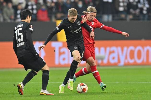 FRANKFURT, GERMANY - NOVEMBER 25 : Kristijan Jakic midfielder of Eintracht Frankfurt and Viktor Fischer forward of Antwerp FC during the UEFA Europa League Group stage D match between Eintracht Frankfurt and Royal Antwerp FC on November 25, 2021 in Frankfurt, Germany, 25 11 21 ( Frankfurt v Antwerp FC - UEFA Europa League PhotoNews Panoramic 