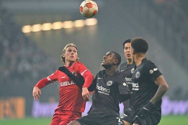 FRANKFURT, GERMANY - NOVEMBER 25 : Viktor Fischer forward of Antwerp FC and Evan Ndicka defender of Eintracht Frankfurt during the UEFA Europa League Group stage D match between Eintracht Frankfurt and Royal Antwerp FC on November 25, 2021 in Frankfurt, Germany, 25 11 21 ( Frankfurt v Antwerp FC - UEFA Europa League PhotoNews Panoramic 