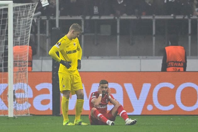 Antwerp s goalkeeper Jean Butez and Antwerp s Birger Verstraete is injured by fireworks during a soccer game between German Eintracht Frankfurt and Belgian Royal Antwerp FC, Thursday 25 November 2021 in Frankfurt, Germany, game five (out of six) in Group D of the UEFA Europa League group stage. LAURIExDIEFFEMBACQ  x3143619x