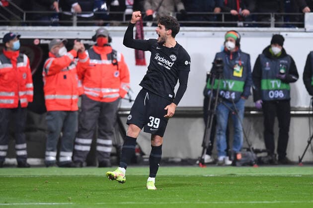 Fußball Europa League 5. Spieltag Eintracht Frankfurt - Royal Antwerpen FC am 25.11.2021 im Deutsche Bank Park in Frankfurt Torjubel Jubel zum 2:2 durch Goncalo Paciencia ( Frankfurt )