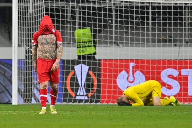 FRANKFURT, GERMANY - NOVEMBER 25 : Deception by Radja Nainggolan defender of Antwerp FC during the UEFA Europa League Group stage D match between Eintracht Frankfurt and Royal Antwerp FC on November 25, 2021 in Frankfurt, Germany, 25 11 21 ( Frankfurt v Antwerp FC - UEFA Europa League PhotoNews Panoramic 
