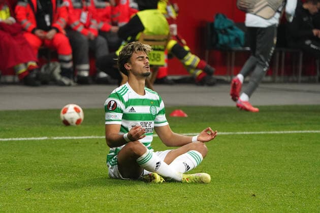 25..11..2021, Fussball , Saison 21 22, Europa League ,Gruppenphase , Gruppen G, Bayer 04 Leverkusen - FC Celtic Glasgow Bayarena Leverkusen , Jota ,FC Celtic Glasgow Joga nach dem Torerfolg Foto Chai von der Laage UEFA regulations prohibit any use of photographs as image sequences and or quasi-video. EDITORIAL USE ONLY