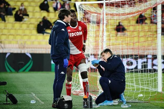 Blessure - Benoit Badiashile (AS Monaco) FOOTBALL : AS Monaco vs Real Sociedad - Ligue Europa - Monaco - 25 11 2021 NorbertScanella Panoramic 