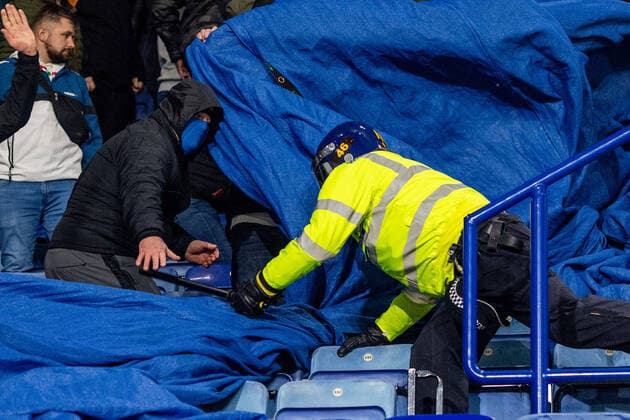LEICESTER, ENGLAND - NOVEMBER 25: Legia Warszawa fans clash with Police during the UEFA Europa League group C match between Leicester City and Legia Warszawa at The King Power Stadium on November 25, 2021 in Leicester, United K Leicester City v Legia Warszawa: Group C - UEFA Europa League Copyright: xSebastianxFrejx