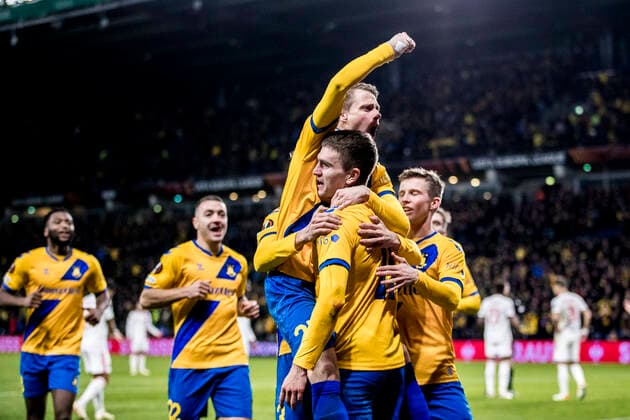 Broendby IF v Lyon, UEFA Europa League, Broendby, Denmark Broendby, Denmark. 25th, November 2021. Mikael Uhre (11) of Broendby IF scores for 1-0 during the UEFA Europa League match between Broendby IF and Lyon at Broendby Stadion in Broendby. Brondby Denmark  Copyright: xGonzalesxPhoto LassexLagonix