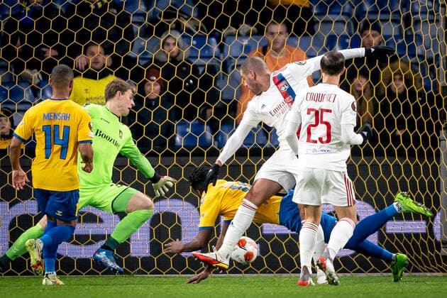 Olympique Lyonnais Islam Slimani jubler efter scoring til 1-3 under Europa League kampen mellem Broendby IF og Olympique Lyonnais paa Broendby Stadion i Broendby, torsdag den 25. november 2021. Broendby taber kampen 1-3.. , Broendby Denmark Copyright: RitzauxScanpix MadsxClausxRasmussenx cop101 spdk20211125-231741-L