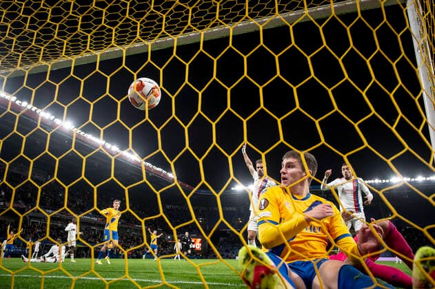 Broendby IFs Mikael Uhre scorer til 1-0 under Europa League kampen mellem Broendby IF og Olympique Lyonnais paa Broendby Stadion i Broendby, torsdag den 25. november 2021.. , Broendby Copyright: RitzauxScanpix MadsxClausxRasmussenx cop101 spdk20211125-232831-L