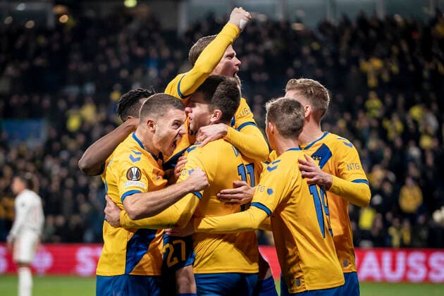 Broendby IFs Mikael Uhre scorer til 1-0 under Europa League kampen mellem Broendby IF og Olympique Lyonnais paa Broendby Stadion i Broendby, torsdag den 25. november 2021.. , Broendby Denmark Copyright: RitzauxScanpix MadsxClausxRasmussenx cop101 spdk20211125-233500-L