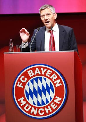 Sport Themen der Woche KW47 Praesident Herbert Hainer, bei seiner Rede Fussball Jahreshauptversammlung 2021 des FC Bayern Muenchen eV 25.11.2021 im Audi Dome FOTO: Mladen Lackovic *** President Herbert Hainer, during his speech Football Annual General Meeting 2021 of FC Bayern Muenchen eV 25 11 2021 in the Audi Dome PHOTO Mladen Lackovic