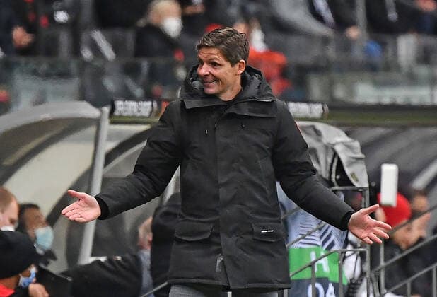 25.11.2021, xjhx, Fussball UEFA Europa League, Eintracht Frankfurt - Royal Antwerpen emspor, v.l. Trainer Oliver Glasner (Eintracht Frankfurt) zautz gestikuliert (DFL DFB REGULATIONS PROHIBIT ANY USE OF PHOTOGRAPHS as IMAGE SEQUENCES and or QUASI-VIDEO) Frankfurt am Main