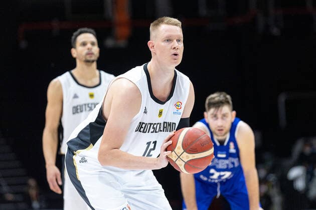 Robin Benzing (Deutschland, 12) Deutschland vs. Estland, Basketball, WM Qualifikation 2023, Gruppe D, 25.11.2021 Foto:EIBNER Guener Santemiz Deutschland vs. Estland, Basketball, WM Qualifikation 2023, Gruppe D, 25.11.2021 Nuernberg Copyright: xEIBNER GuenerxSantemizx EP_GSZ