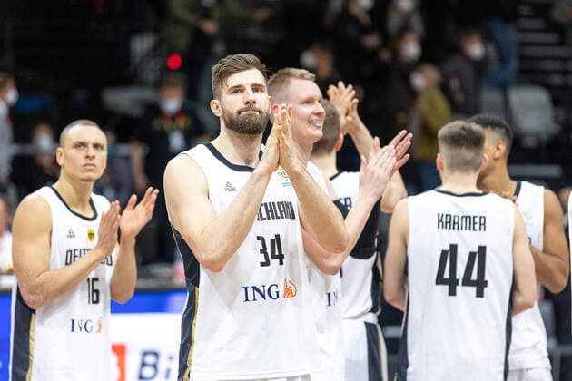 Leon Kratzer (Deutschland, 34) enttaeuscht nach Niederlage Deutschland vs. Estland, Basketball, WM Qualifikation 2023, Gruppe D, 25.11.2021 Foto:EIBNER Guener Santemiz Deutschland vs. Estland, Basketball, WM Qualifikation 2023, Gruppe D, 25.11.2021 Nuernberg Copyright: xEIBNER GuenerxSantemizx EP_GSZ