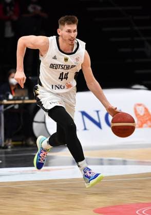 25.11.2021 - Basketball - Länderspiel - Qualifikation Weltmeisterschaft- World Cup European Qualifiers - Deutschland ( Germany ) vs Estland ( Estonia ) - - David Krämer Kraemer (44, Deutschland ) Freisteller Einzelbild
