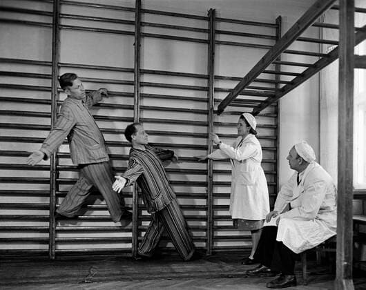 Therapeutic gymnastics session 2466638 01.06.1951 Patients attend therapeutic gymnastics session at the Moscow-based Institute of Resort Medicine. 1951. Anatoliy Garanin Sputnik Moscow Russia  Copyright: xAnatoliyxGaraninx