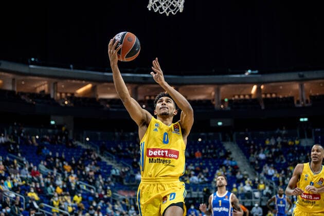 Basketball Berlin 25.11.2021 Saison 2021 2022 EuroLeague 12.Spieltag Alba Berlin vs Maccabi Tel Aviv Maodo Lo (Alba, No. 0)