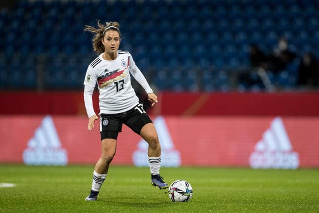 WM Qualifikation Frauen Laenderspiel, Deutschland - Tuerkei; 26.11.2021 Sara Daebritz (Frauen Nationalmannschaft Deutschland, 13) WM Qualifikation Frauen Laenderspiel, Deutschland - Tuerkei, Eintracht-Stadion Braunschweig DFB REGULATIONS PROHIBIT ANY USE OF PHOTOGRAPHS AS IMAGE SEQUENCES AND OR QUASI-VIDEO. *** World Cup Qualification Womens National Match, Germany Turkey 26 11 2021 Sara Daebritz Womens National Team Germany, 13 World Cup Qualification Womens National Match, Germany Turkey, Eintracht Stadium Braunschweig DFB REGULATIONS PROHIBIT ANY USE OF PHOTOGRAPHS AS IMAGE SEQUENCES AND OR QUASI VIDEO Copyright: xBEAUTIFULxSPORTS Wunderlx