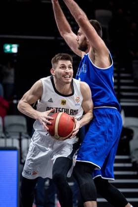 Basketball Nürnberg 25.11.2021 FIBA World Cup European Qualifiers Nationalmannschaft Herren Männer DBB Länderspiel Deutschland (GER) - Estland (EST) David Krämer (Deutschland, No.44) Kraemer Kramer Kristjan Kitsing (Estland, No.33)