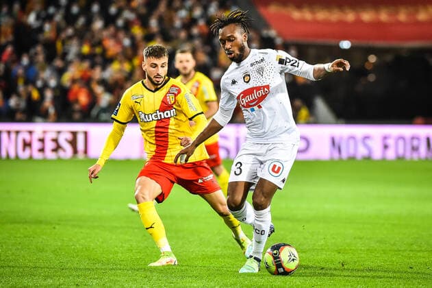 Jonathan CLAUSS of Lens and Souleyman DOUMBIA of Angers FOOTBALL : RC Lens vs Angers SCO - Ligue 1 Uber Eats - 26 11 2021 MatthieuMirville Panoramic 