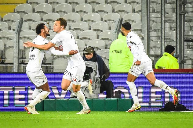 Romain THOMAS of Angers celebrate his goal with teammates FOOTBALL : RC Lens vs Angers SCO - Ligue 1 Uber Eats - 26 11 2021 MatthieuMirville Panoramic 