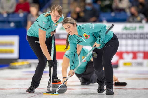 November 26, 2021, Saskatoon, SK, Canada: Team Scheidegger second Jessie Haughian, left, and third Cary-Anne McTaggart sweep against Team Homan during Draw 17 of the 2021 Canadian Olympic curling trials in Saskatoon, Friday, November 26, 2021. Cary-Anne McTaggart, Jessie Haughian - ZUMAc35_ 20211126_zaf_c35_162 Copyright: xLiamxRichardsx