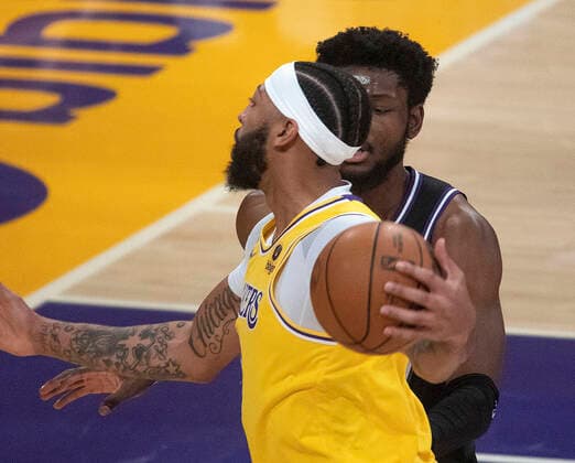 November 26, 2021, Los Angeles, California, USA: Anthony Davis 3 of the Los Angeles Lakers during their regular season NBA, Basketball Herren, USA game with the Sacramento Kings on Friday November 26, 2021 at the Staples Center in Los Angeles, California. PI Los Angeles USA - ZUMAp124 20211126_zaa_p124_003 Copyright: xJAVIERxROJASx
