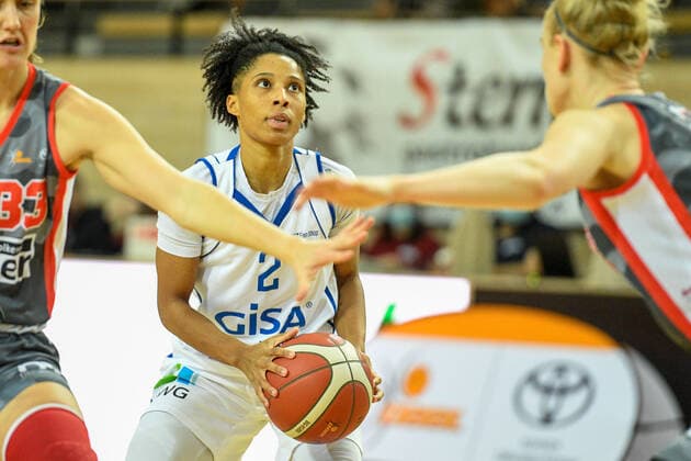Halle, Deutschland 27. November 2021: 1.BBL - Damen - 2021 2022 - Gisa Lions SV Halle vs. TSV 1880 Wasserburg Deeshyra Ashanti Tomas (Halle) SWH.arena Sachsen Anhalt Copyright: xFotostandx xxBallaschx