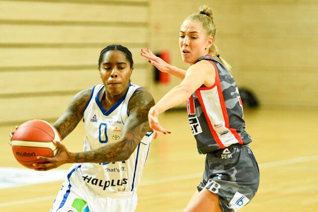 Halle, Deutschland 27. November 2021: 1.BBL - Damen - 2021 2022 - Gisa Lions SV Halle vs. TSV 1880 Wasserburg v. li. im Zweikampf Jasmine Gill (Halle) und Sophie Marie Perner (Wasserburg) SWH.arena Sachsen Anhalt Copyright: xFotostandx xxBallaschx